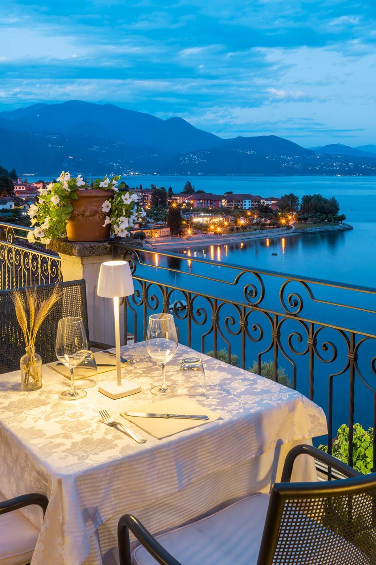 Hotel La Rondinella Cannero Riviera Exterior photo